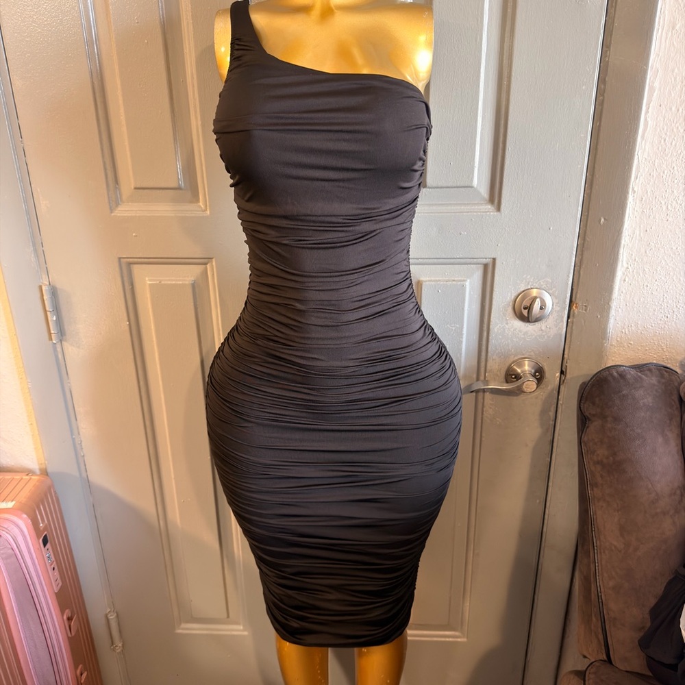 Fashion Nova One-Shoulder Black Ruched Midi Dress